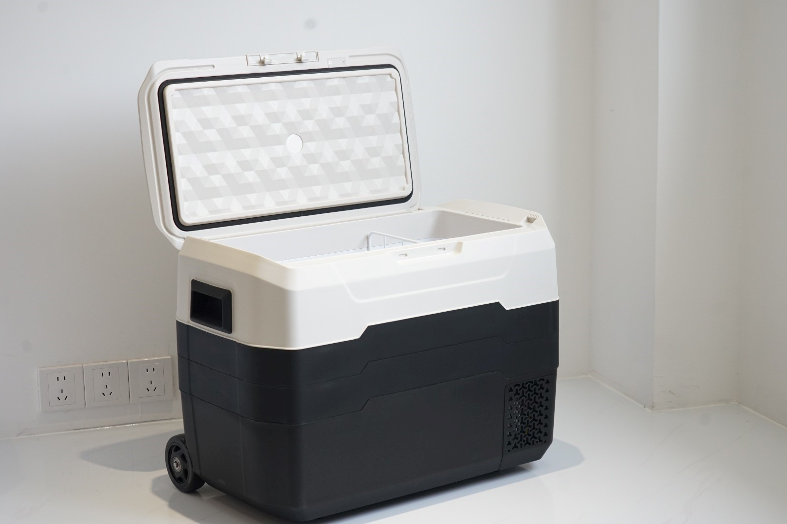 50l portable car fridge freezer | 12v/24v dc & 240v ac for sale in kenya 50l portable car fridge freezer | 12v/24v dc & 240v ac for sale in kenya