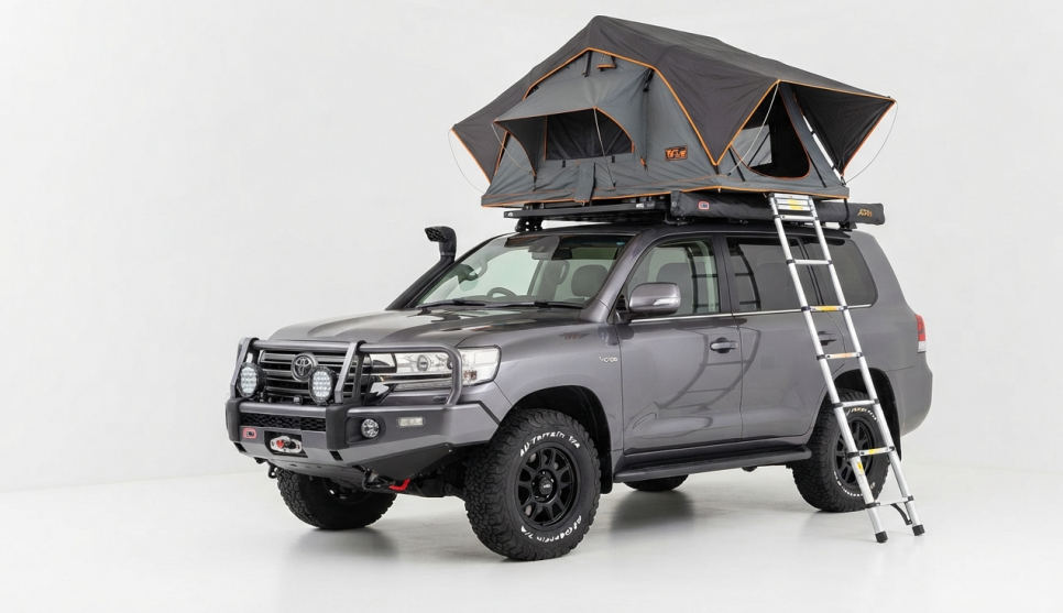 Toyota Land Cruiser Rooftop tent in Kenya